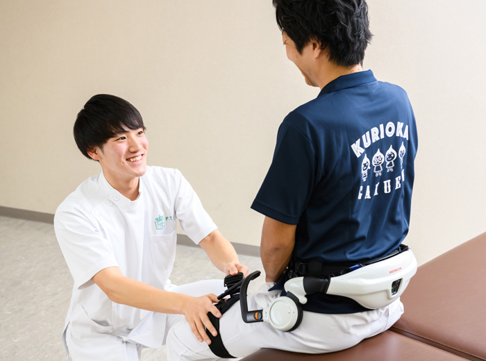 コミュニケーションをとる理学療法学科の学生